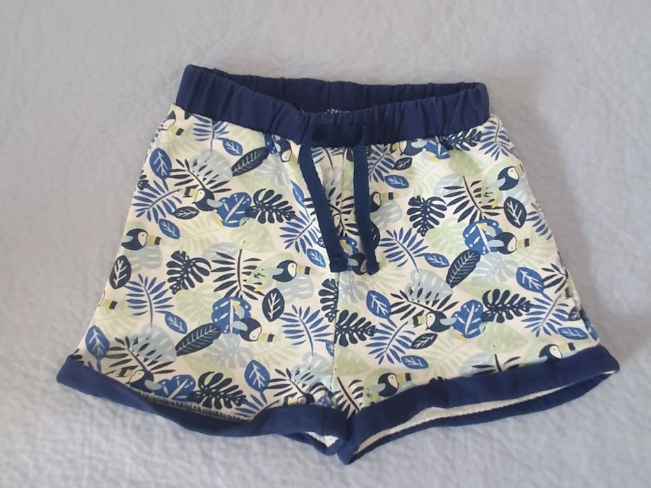 Lot tricouri/pantaloni scurti marimea 98/sandale mărimea 25