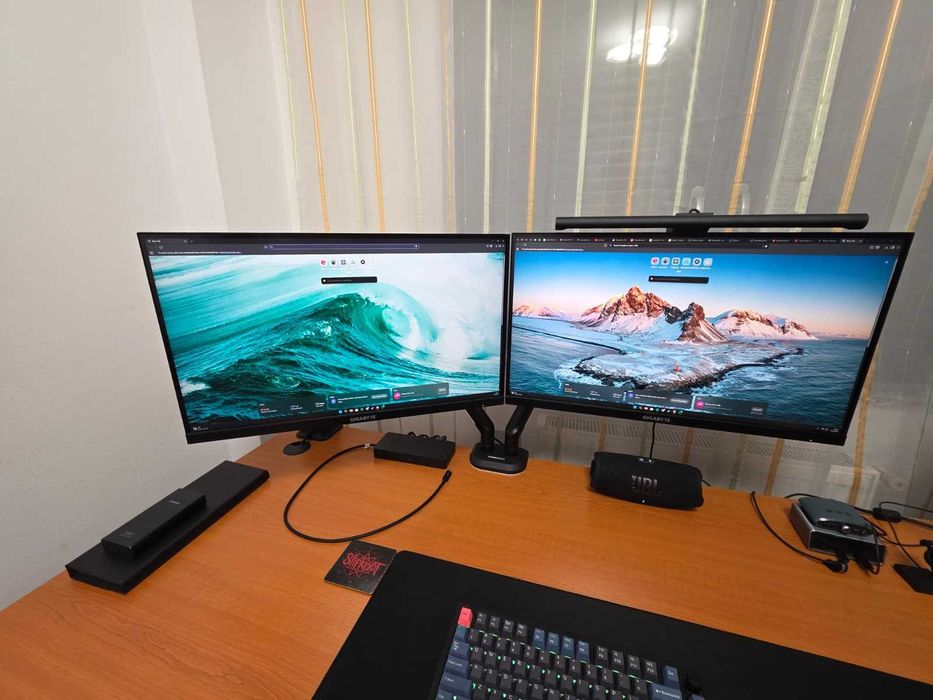 Set 2 monitoare Gigabyte M27Q 27” WQHD 170hz + stand dual StableDesk,