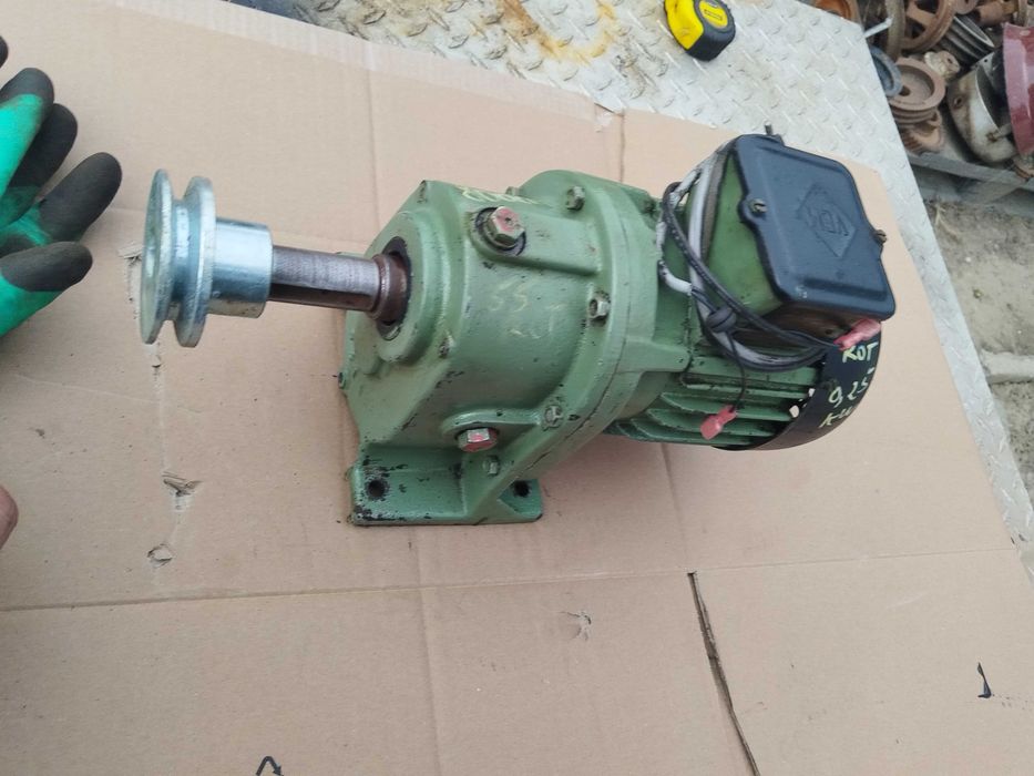 Reductor original cu motor 55 rotații pe minut