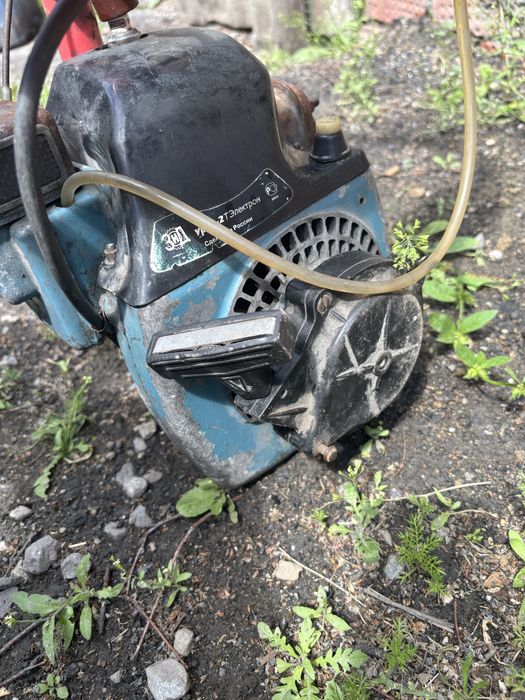 Продам бензопилу урал 2т электрон