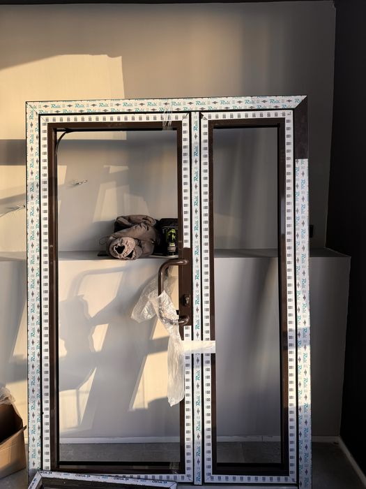 Алюминиевые двери окна перегородки