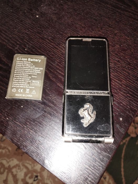 Телефон Ferrari  б/у