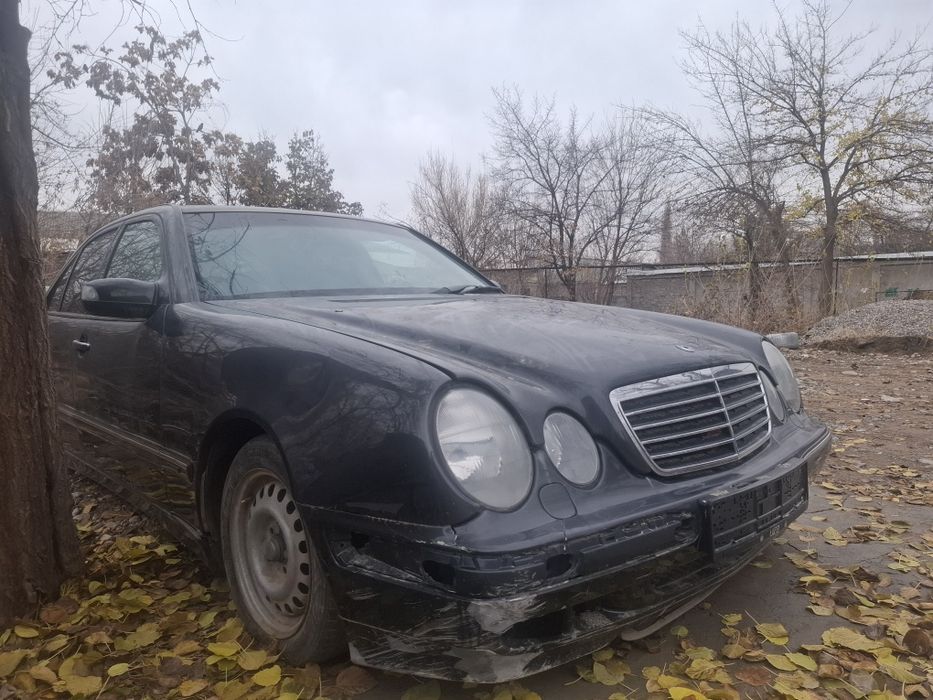 Продам MERCEDES BENZ W210 E200 V6 в аварийном состоянии