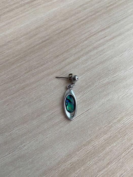 Продавам нова красива обица