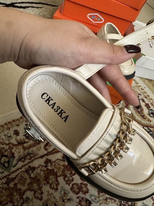 Продам туфли на девочку