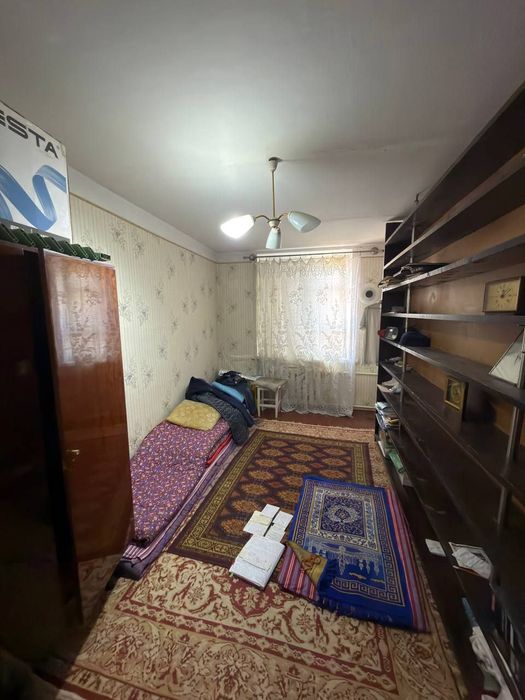 Продается 3 комнатная квартира не дорого. Этаж 4. Космос район.