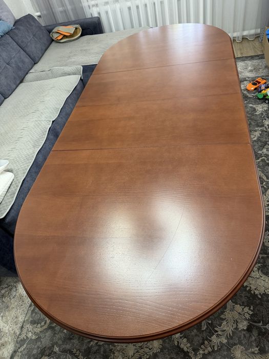 Стол для гостинной