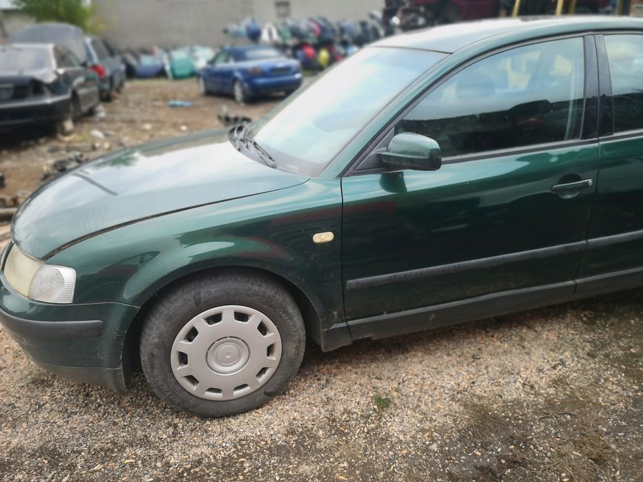 Пасат Б5 1.6 на части