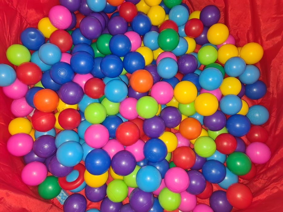 Сухой бассейн с шариками