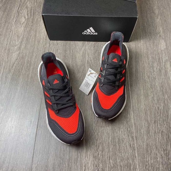 Оригинални мъжки обувки  ADIDAS ULTRABOOST 21 размер  EU42 -43 1/3