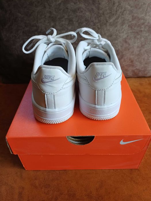 Маратонки Nike, бели