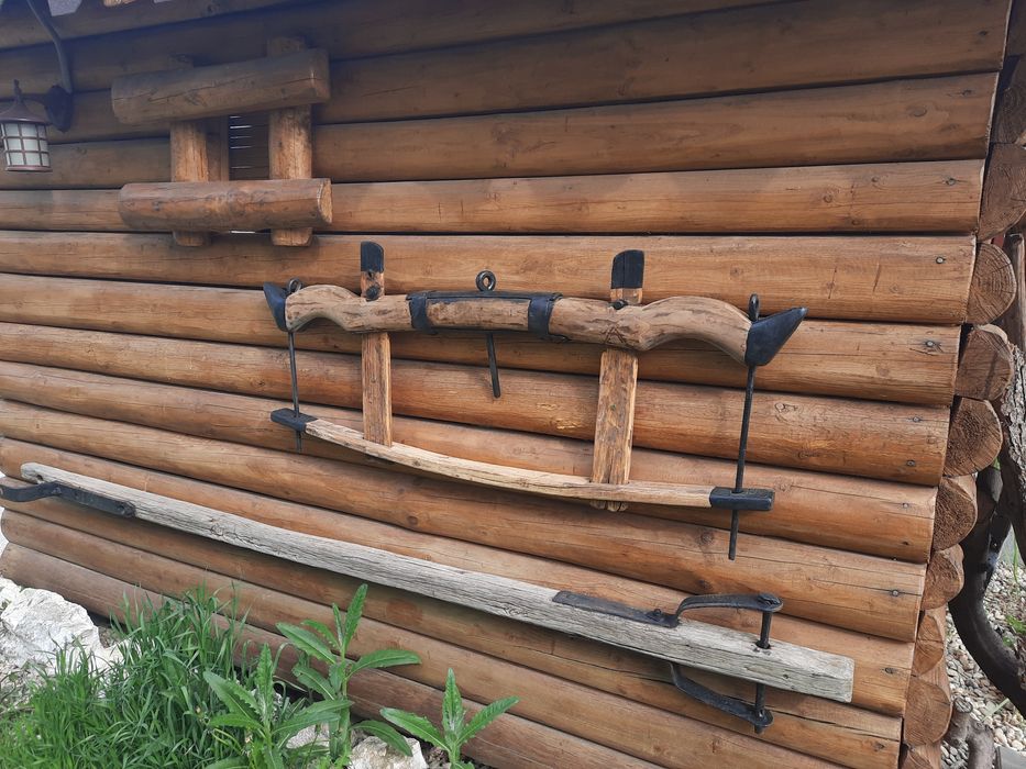 Protap din lemn carute juguri din lemn vechi rustice