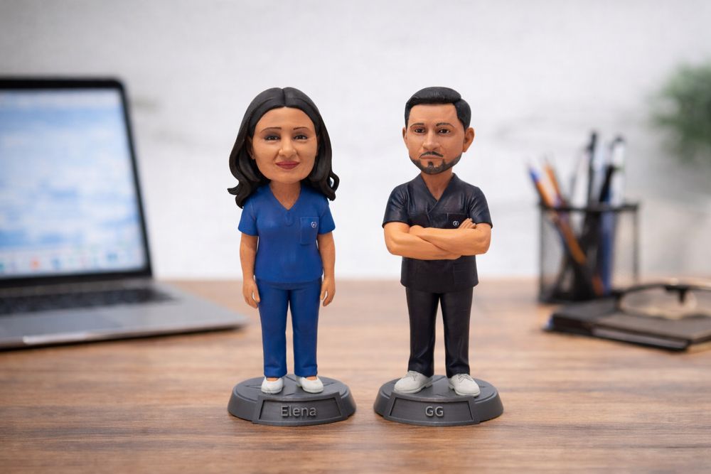 figurina pictata manual