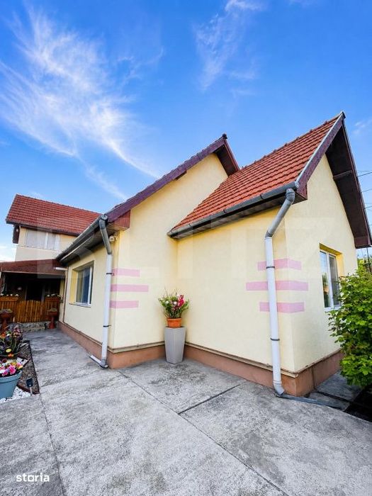 Casa cu etaj, 5 camere, 140 mp, zona Șarat, Campia Turzii