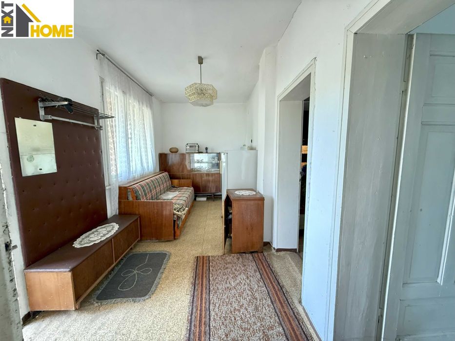 Две къщи с гараж, голям двор и стопански постройки с. Козаново