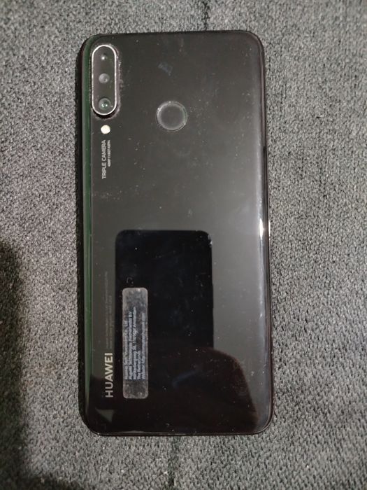Huawei P30 Lite cu display-ul spart. Placa este buna. 
Nu stiu daca are cont sau parola