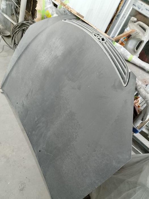 Продам капот черный Камри