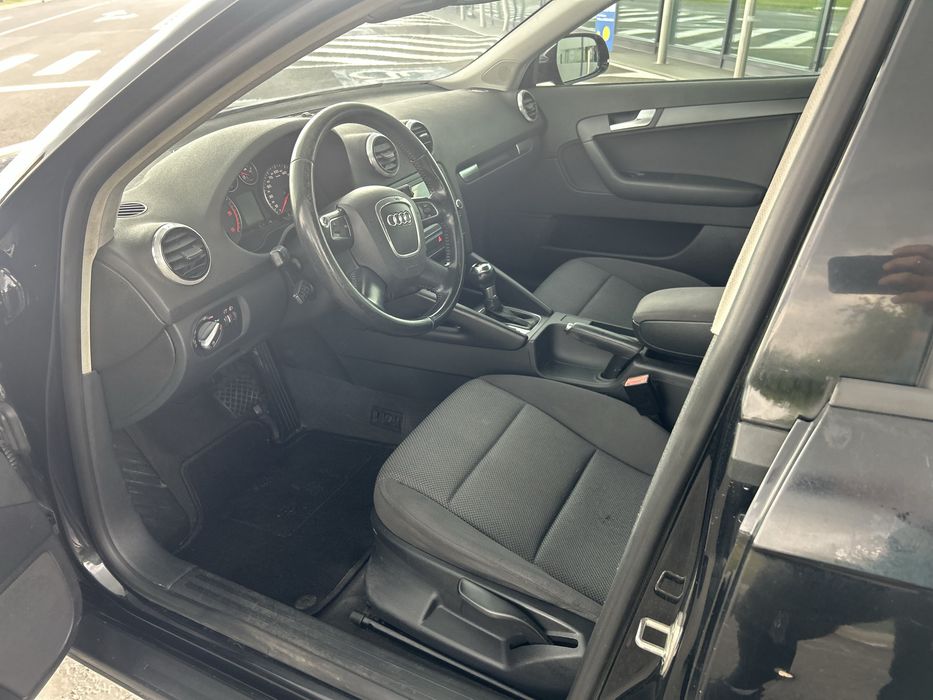 Audi A3 2011 1.6 L diesel S-Tronic automat 7+1 trepte dublu climatronic navigatie mare color dedicata bluetooth audio variante +/-