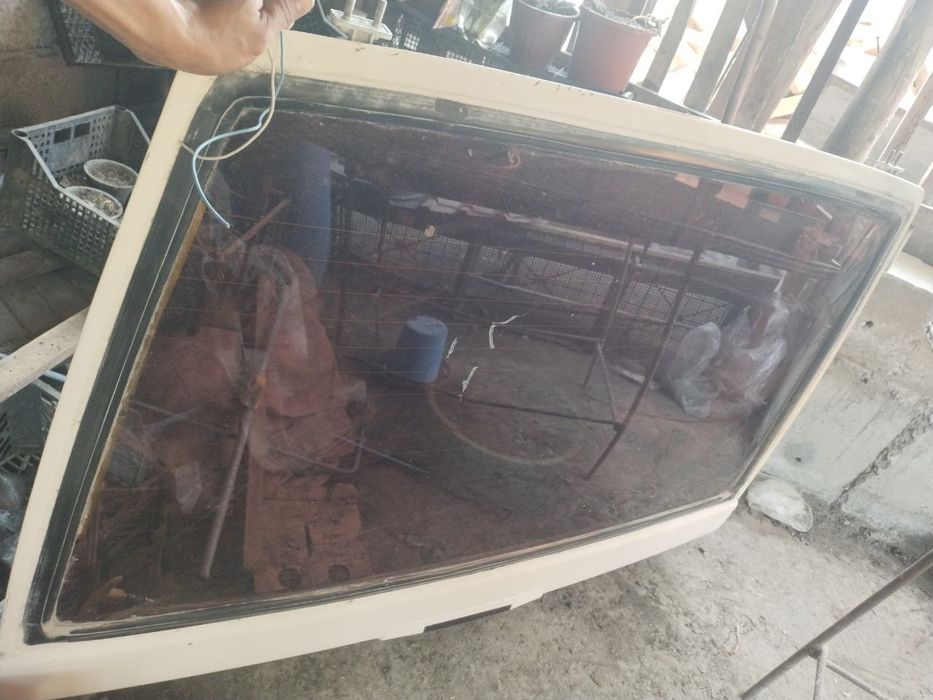 Lada 08 , orqa kapot va ikki oldi oyna
Oorqa kabot  va ikki oldi oynai