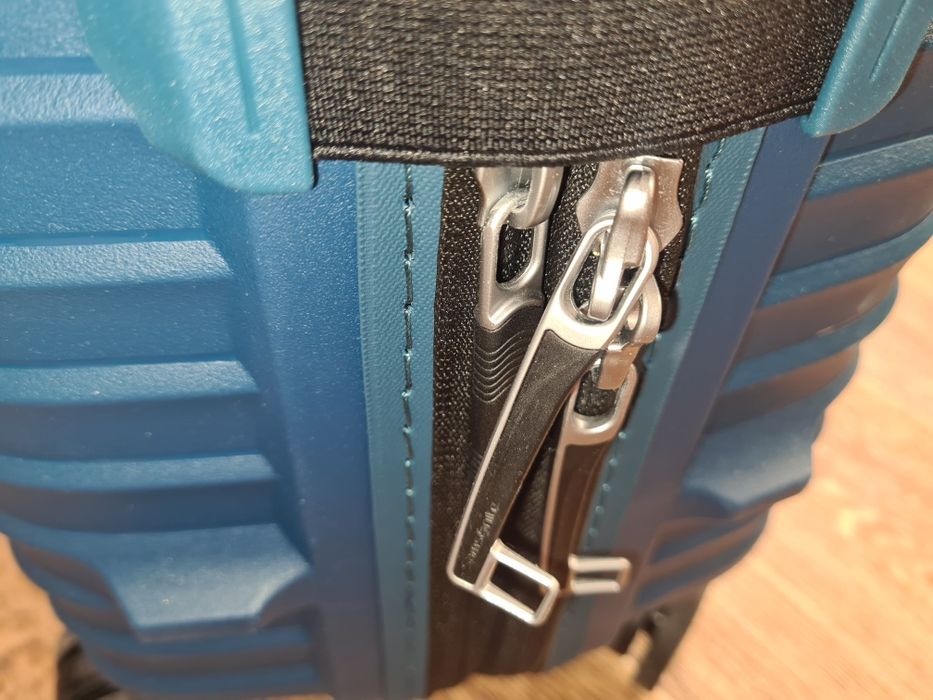 Чемодан новый Самсонит!