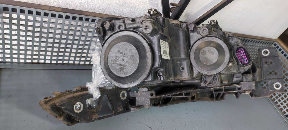 Far stanga volkswagen vw polo 6R an 2010 cod 1EE247051-01 HELLA