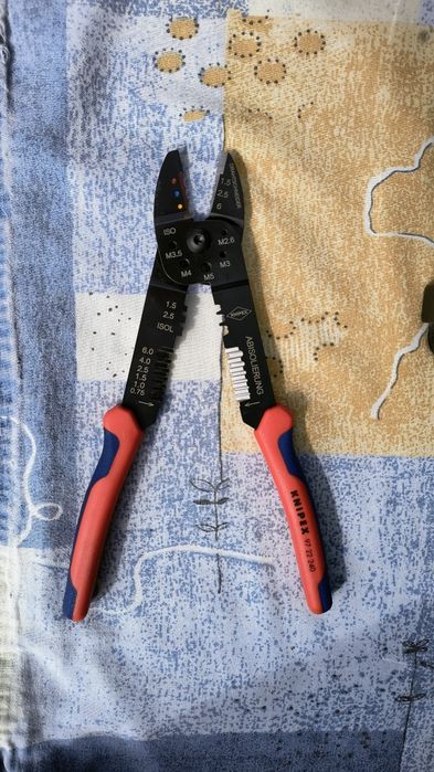 Кербовъчни клещи Knipex