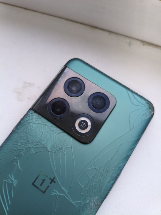 продам OnePlus 10 Pro