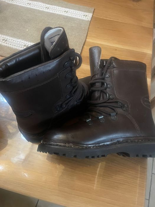 Bocanci militari iarna