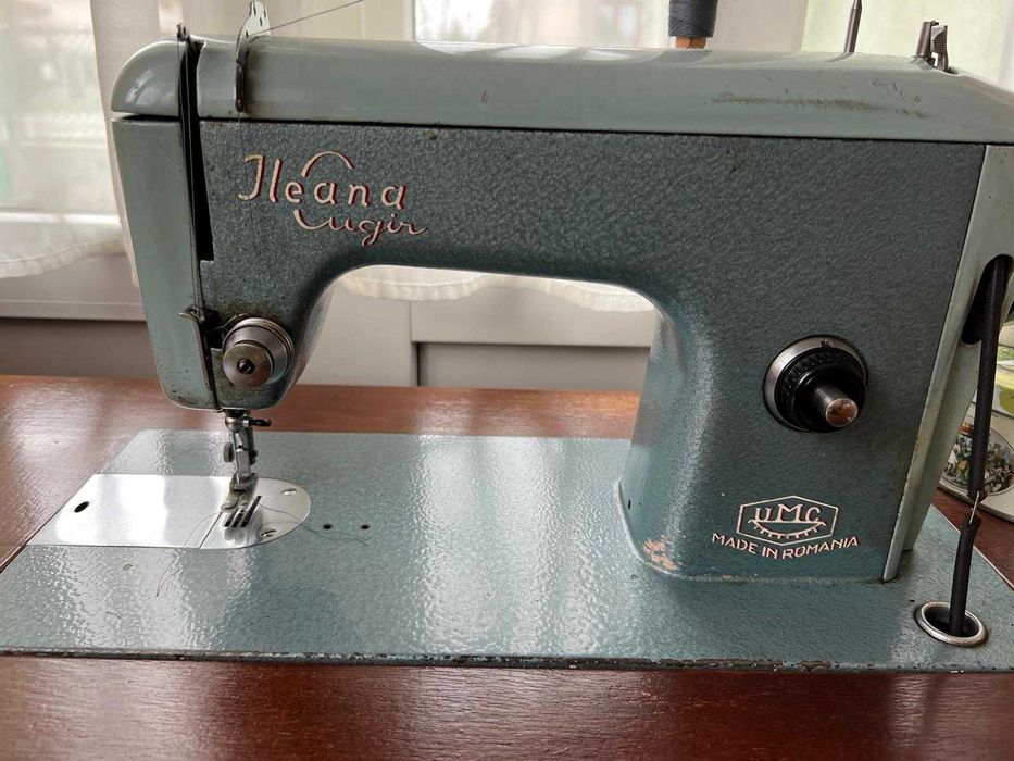 Masină de cusut manuală