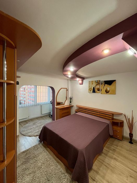 Închirierz apartament 3 camere decomandat