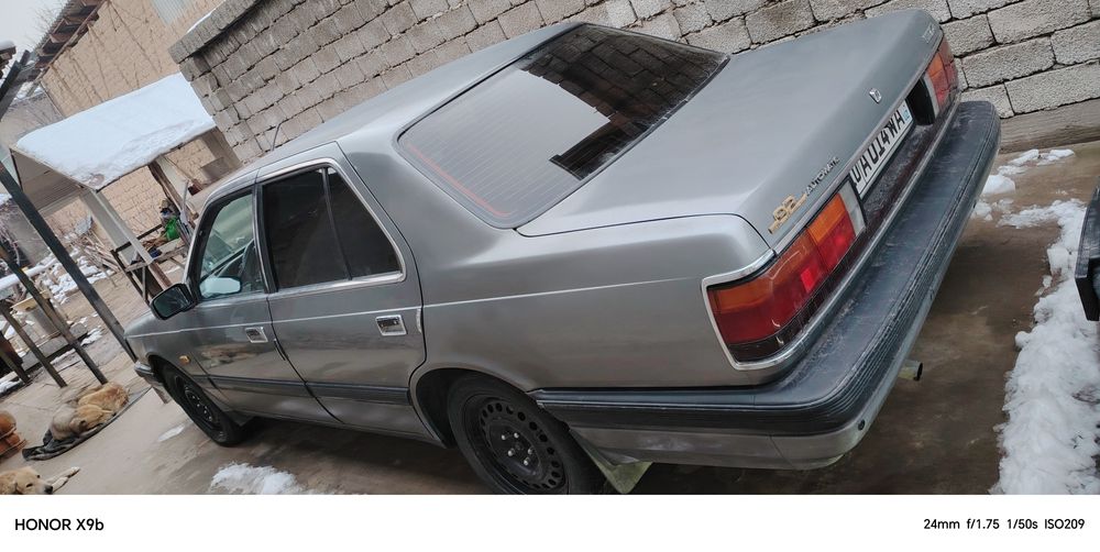 Продам мазду 929.Машина на ходу.