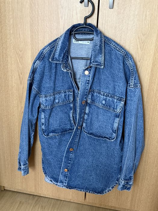 Яке и риза на марката Zara