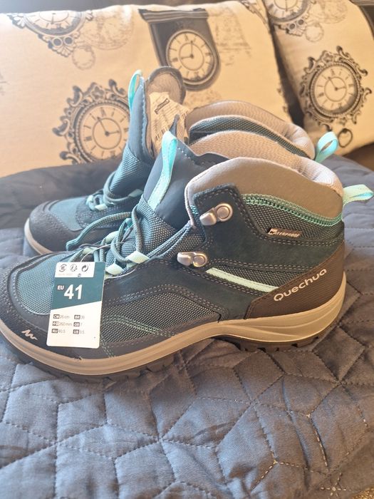 Vând bocanci noi Quechua de dama nr 41 impermeabili