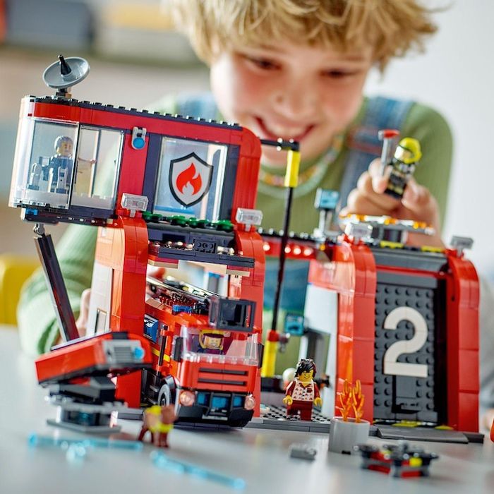 LEGO® City - Станция и пожарна кола 60414