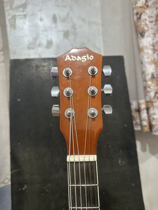 Продается гитара adagio