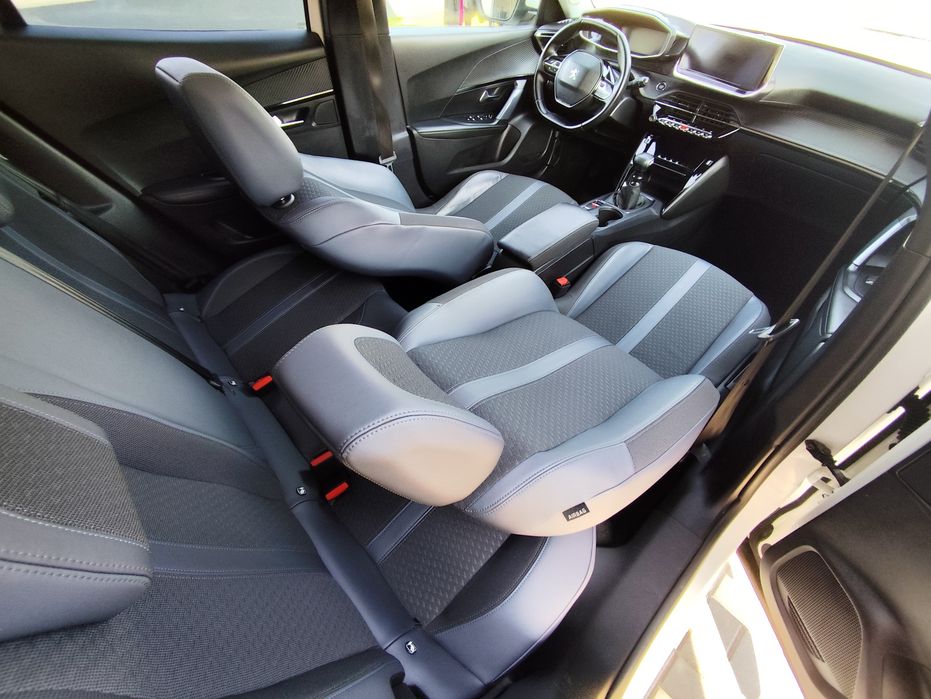 PEUGEOT 2008 ALLURE/ an 2020/1.5 diesel/ Virtual cockpit 3D