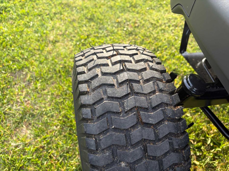 Tractoras Tuns Iarba/Gazon*Husqvarna*An 2022*