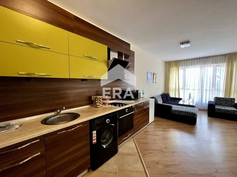 Двустаен, обзаведен, югоизточен апартамент за продажба, с морска панор