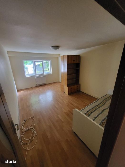 Vand apartament 2 camere Plopilor — fotografia 1