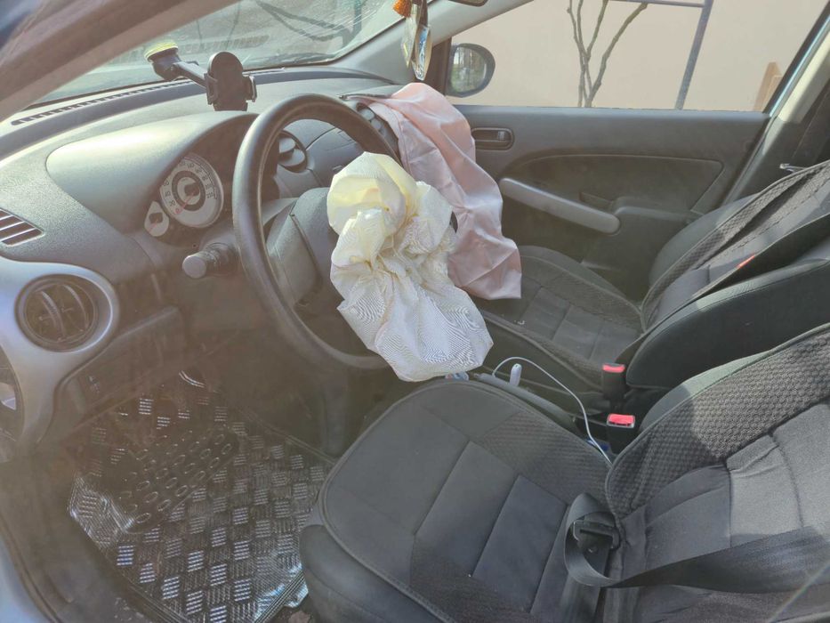 Mazda 2 / Motor 1.3 benzina / An 2008 avariata