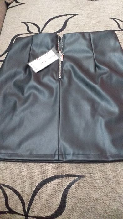 Кожена пола размер 38