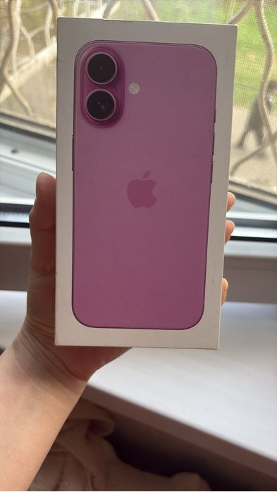iPhone 16  с коробкой