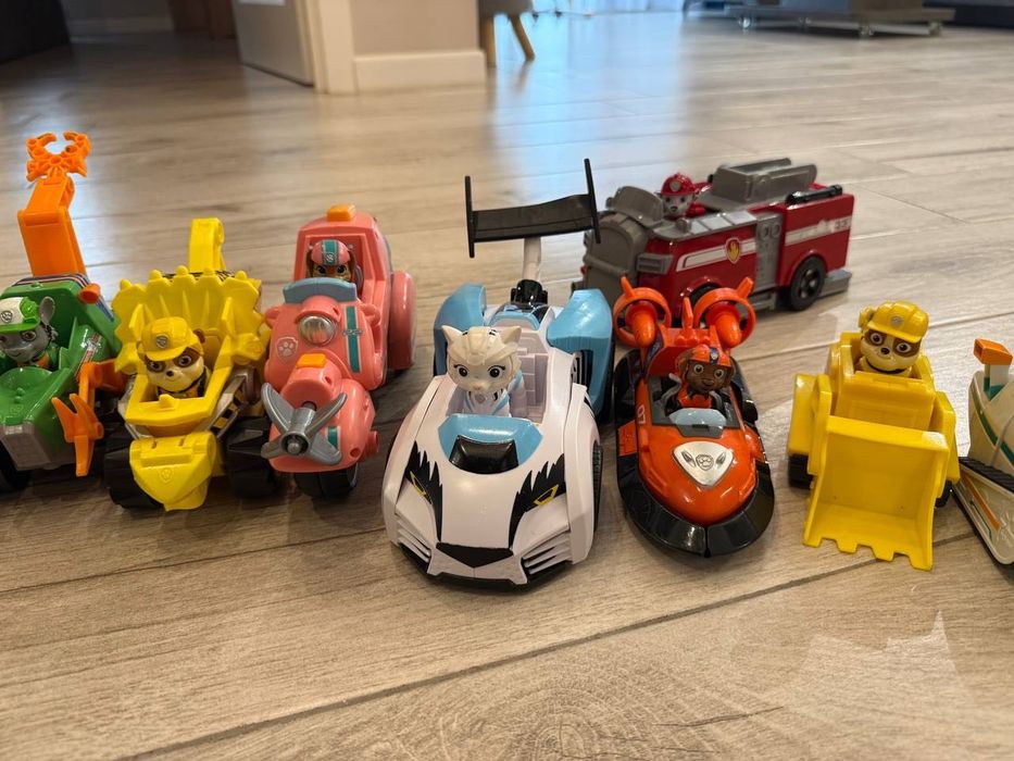 Lot 10 mașinuțe cu figurine Paw Patrol (Patrula Cățelușilor)
