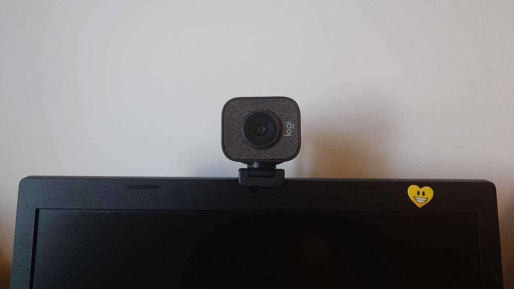 Cameră Web Logitech StreamCam, 1080p 60fps, USB-C + Accesorii montare
