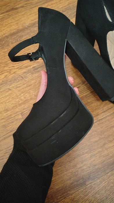 Чёрные туфли с каблуком на платформе 37-38 размер