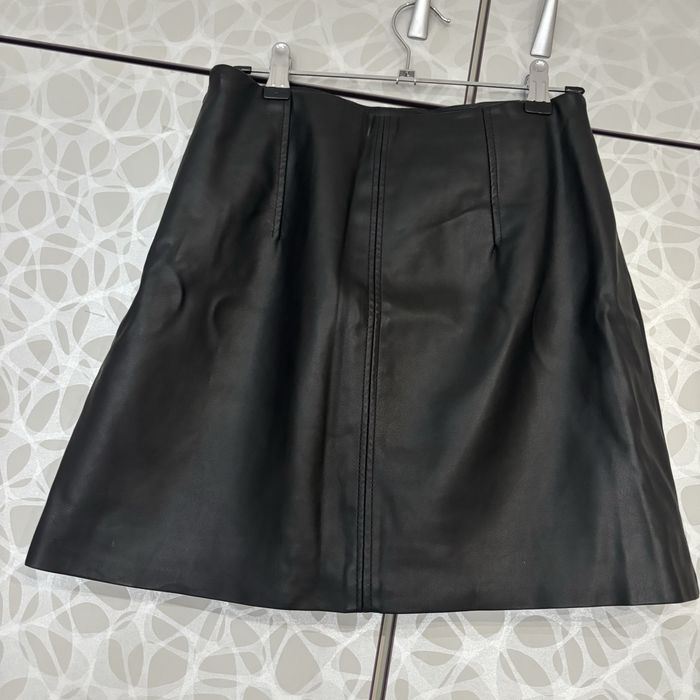 Къса кожена пола