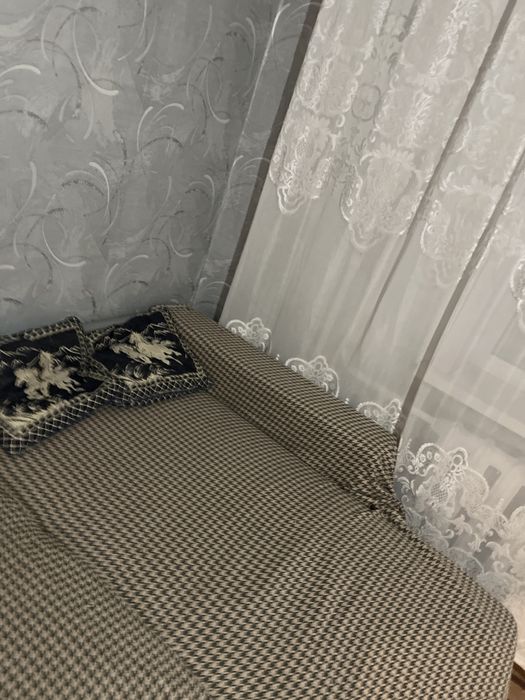 Диван угловой, дивантек и две подушки