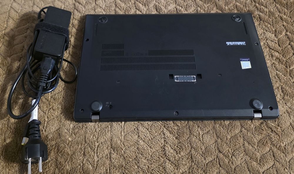 Vand Laptop Lenovo T470s intel i7, 16gb ram, ssd 500gb, Doua baterii interne.