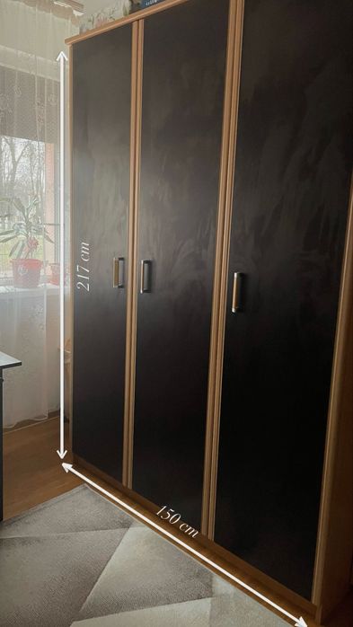 Dulap din lemn masiv