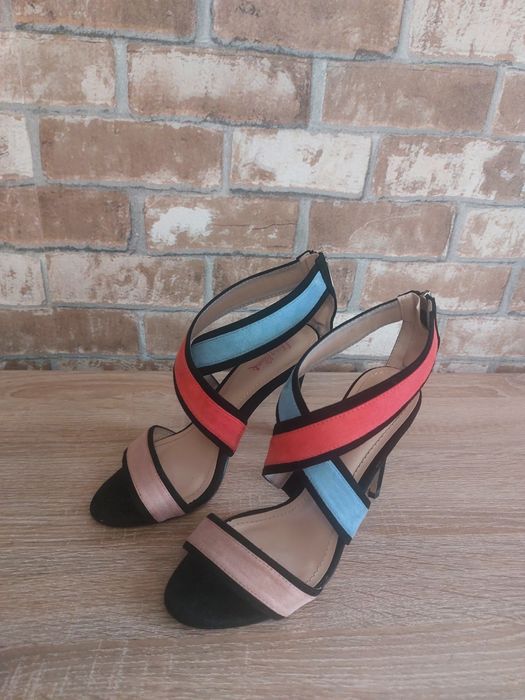 Сандали на ток 38номер